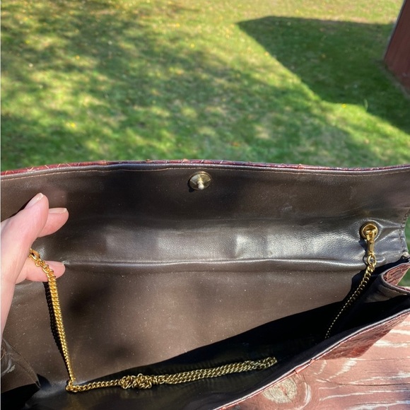 BROWN & Wine Snake Skin Clutch w/10.5” Gold Link Chain - Picture 3 of 6